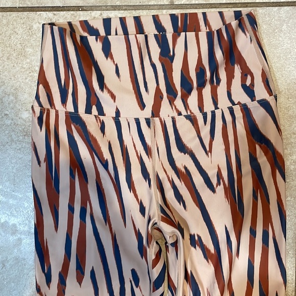 New! Carbon 38 Pastel Zebra Cropped Leggings S - Picture 5 of 6